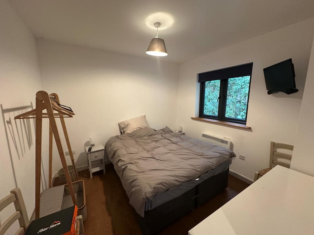 Lot: 146 - DETACHED BUILDING WITH PARKING AND EXTERNAL STORAGE - Bedroom 2